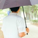男性が日傘をさすのは恥ずかしい？日傘の効果やおすすめのメンズ日傘を紹介